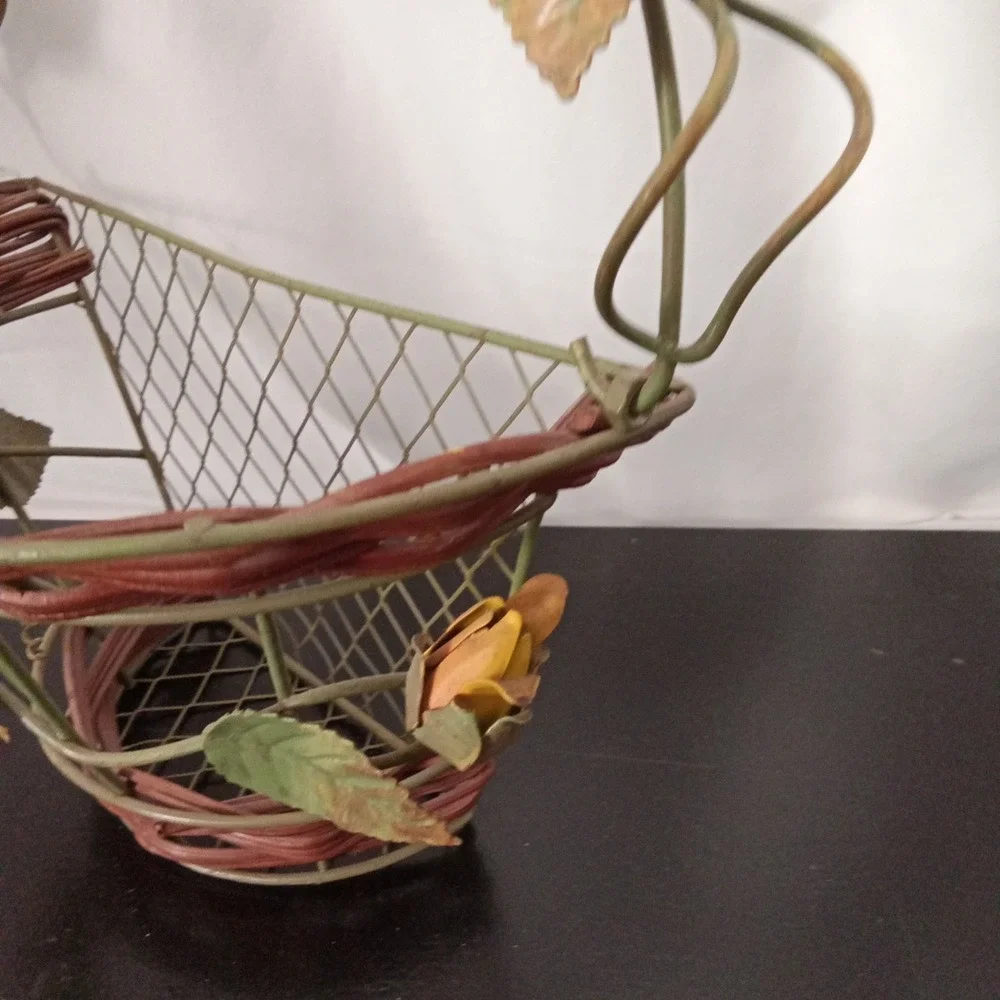 Vintage Rustic Sunflower Metal Wire Wall Basket Farmhouse Floral Decor Green